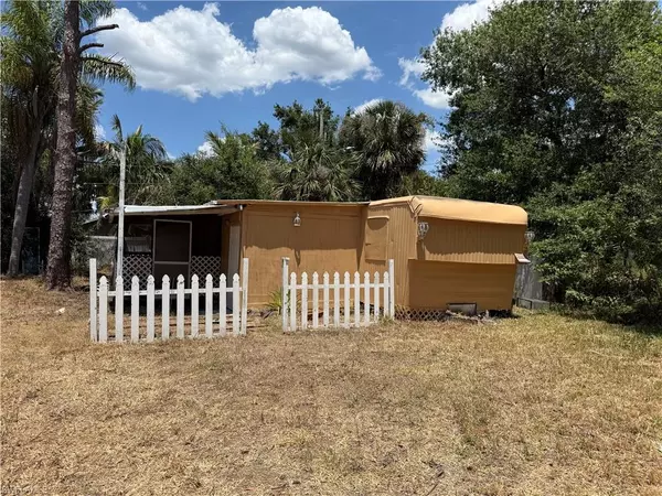North Fort Myers, FL 33903,241 Santa Cruz ST