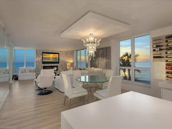 Naples, FL 34103,3115 Gulf Shore BLVD N #205S