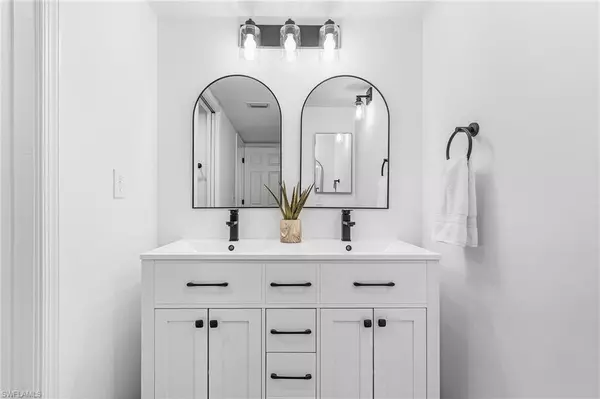 Fort Myers, FL 33907,5865 Trailwinds DR #613