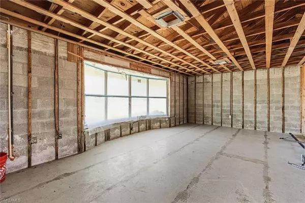 Fort Myers, FL 33901,3965 W Riverside DR