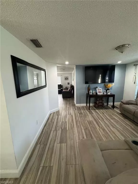 Naples, FL 34116,4706 25th AVE SW