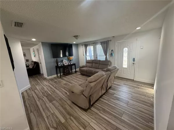 Naples, FL 34116,4706 25th AVE SW