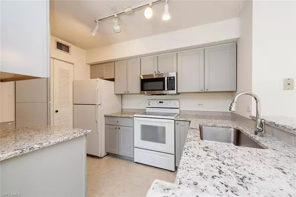 Bonita Springs, FL 34135,8861 Colonnades CT N #215