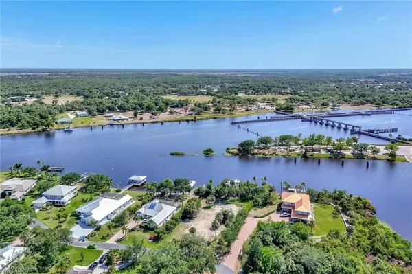 16420 Oakview CIR, Alva, FL 33920