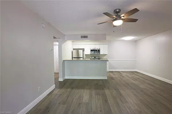 Fort Myers, FL 33919,5305 Summerlin RD #515