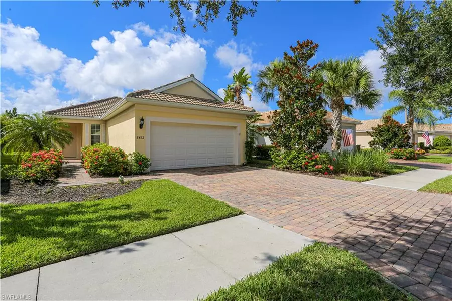 8482 Karina CT, Naples, FL 34114