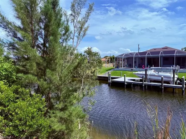 1812 SW 28th LN, Cape Coral, FL 33914