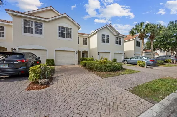 1260 Oxford LN, Naples, FL 34105