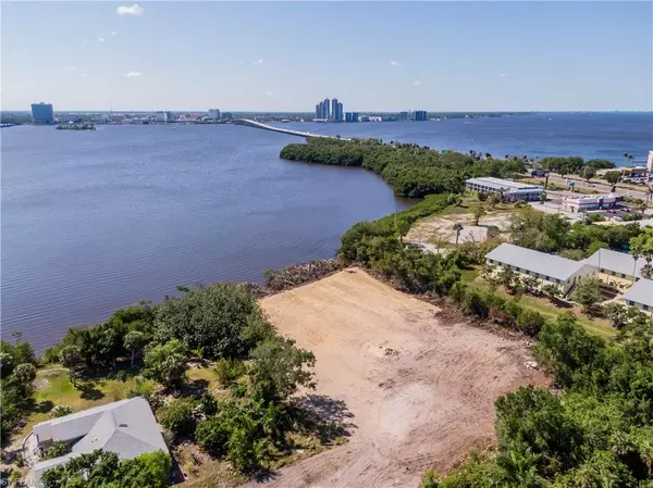 North Fort Myers, FL 33903,1059 River RD