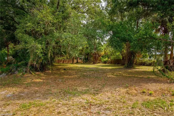 Fort Myers, FL 33916,2753 2nd ST