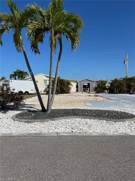 4980 Pinfish LN, St. James City, FL 33956