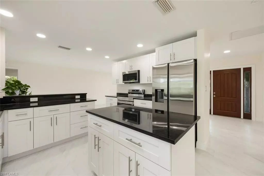 Naples, FL 34104,2232 Longboat DR