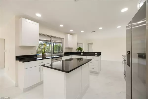 Naples, FL 34104,2232 Longboat DR