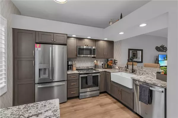 Naples, FL 34114,350 Newport DR #1902