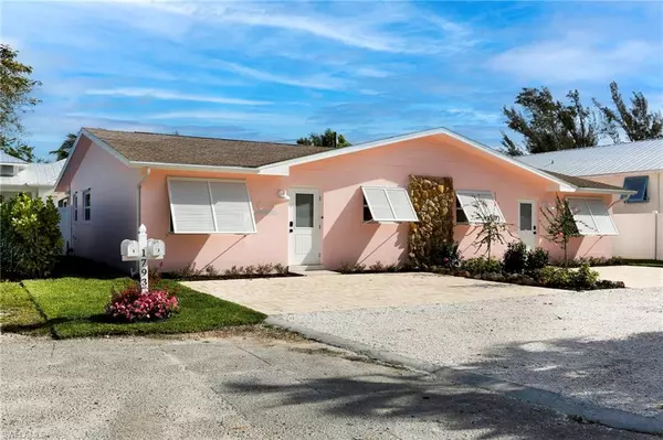 Naples, FL 34112,1793 Smugglers CV #B