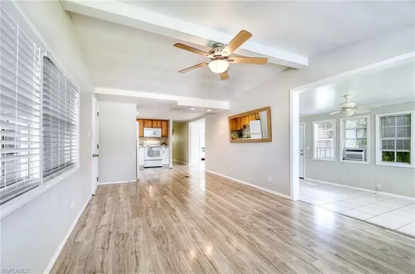 Naples, FL 34114,3 Sonderhen DR