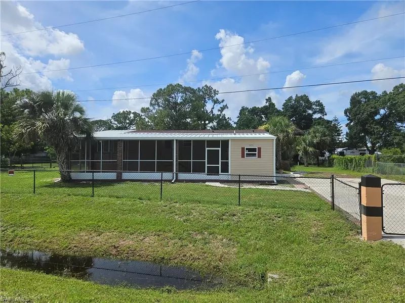 2425 Case LN, North Fort Myers, FL 33917