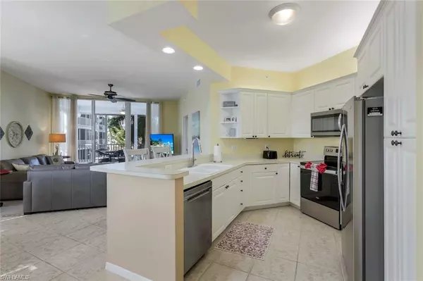 Naples, FL 34108,460 LAUNCH CIR #301