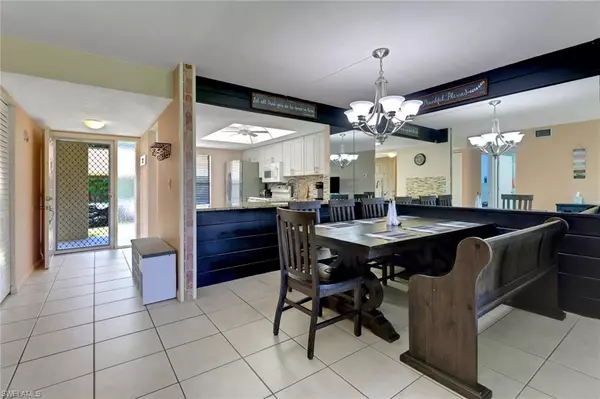 131 Cypress WAY E #UNIT B, Naples, FL 34110