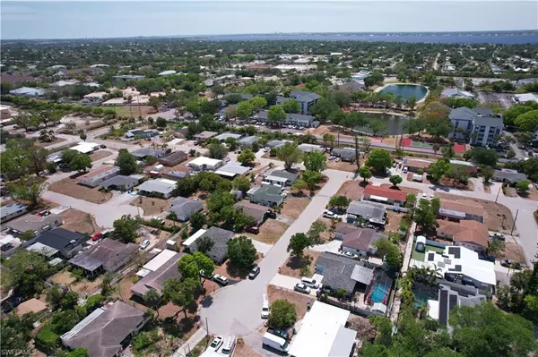 Fort Myers, FL 33907,1652 Jamestown CT