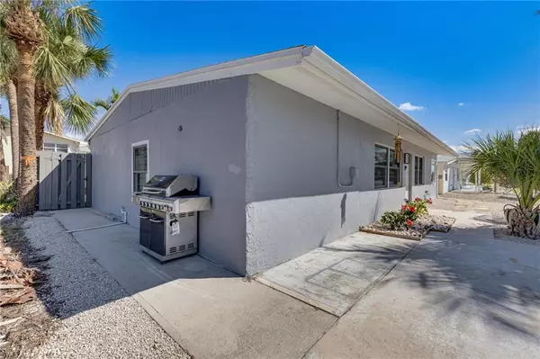 Fort Myers Beach, FL 33931,179 Hibiscus DR