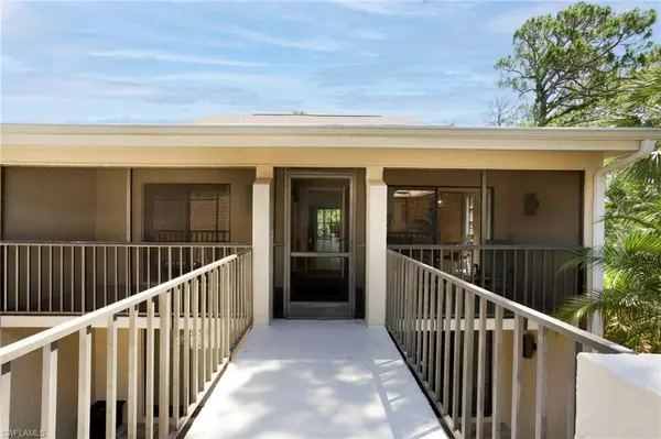Naples, FL 34110,15400 Cedarwood LN #204