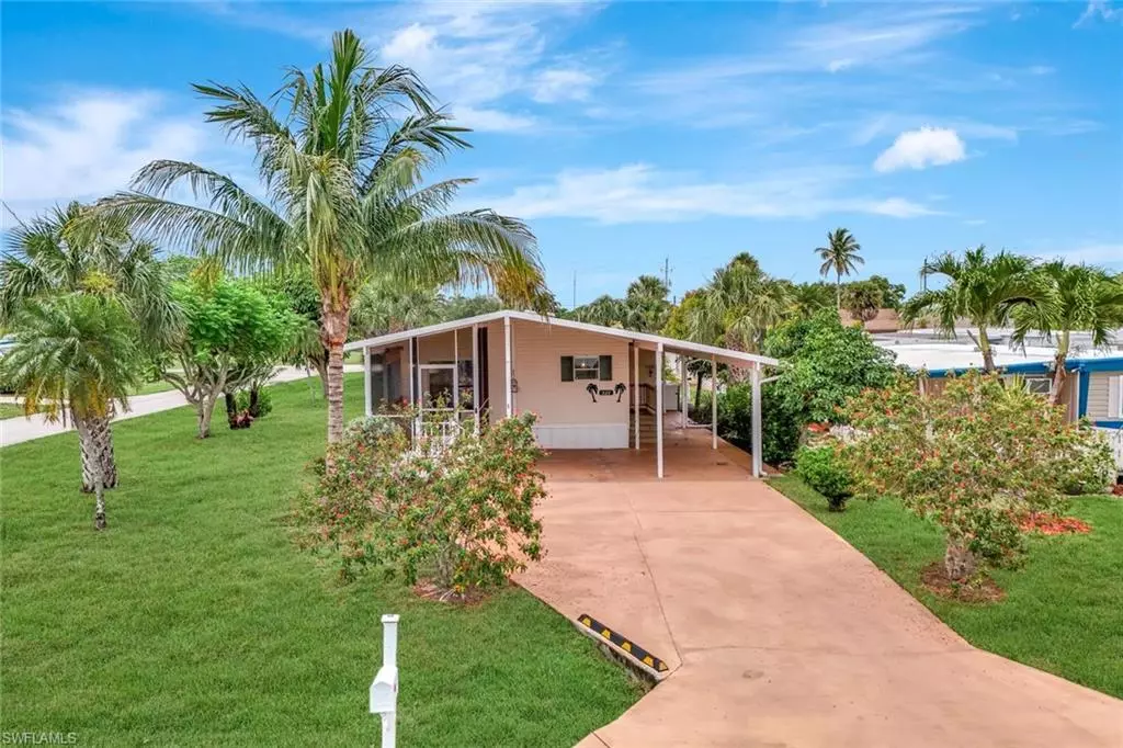 Naples, FL 34112,524 Menton LN