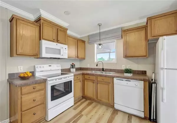 Naples, FL 34112,524 Menton LN