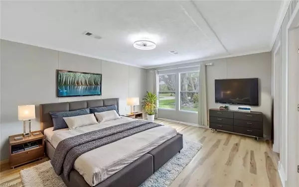 Naples, FL 34112,524 Menton LN