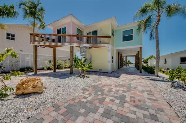 2579 Third ST, Matlacha, FL 33993