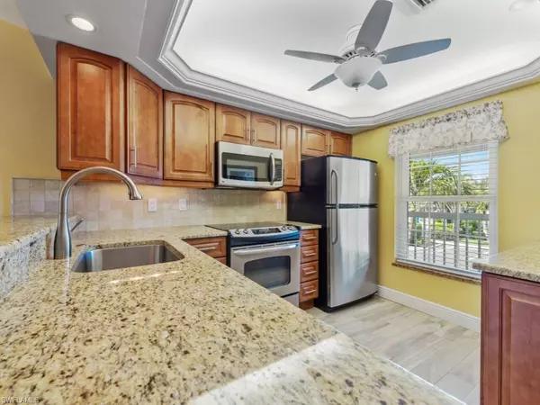 Marco Island, FL 34145,850 Elkhorn CT #222