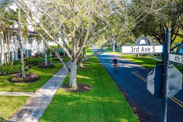 290 4th ST S #202, Naples, FL 34102