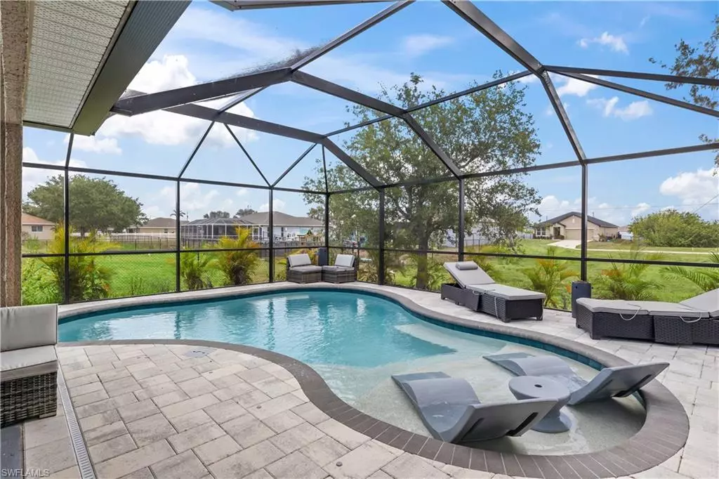 Cape Coral, FL 33993,927 NW 12th TER