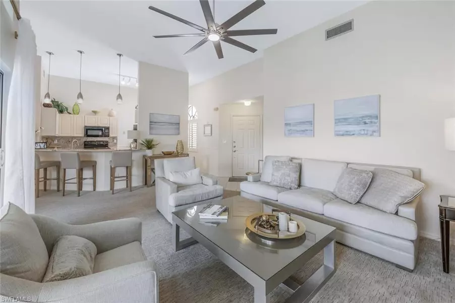 559 Beachwalk CIR #U202, Naples, FL 34108