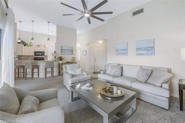 559 Beachwalk CIR #U202, Naples, FL 34108