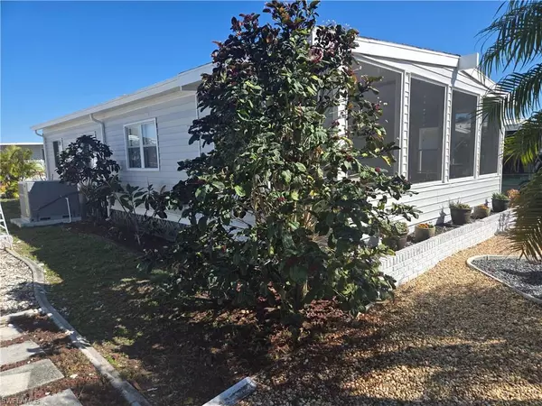 North Fort Myers, FL 33903,450 Snead DR