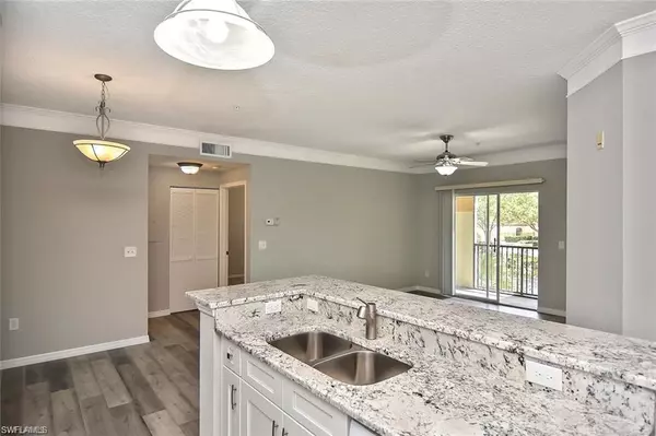 Fort Myers, FL 33913,11510 Villa Grand #404