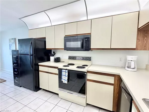 Naples, FL 34116,1203 Commonwealth CIR #201