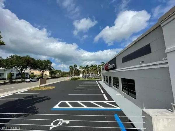 Naples, FL 34104,2665 Davis BLVD S