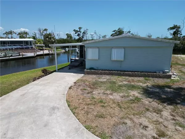 Fort Myers Beach, FL 33931,17931 Peppard DR