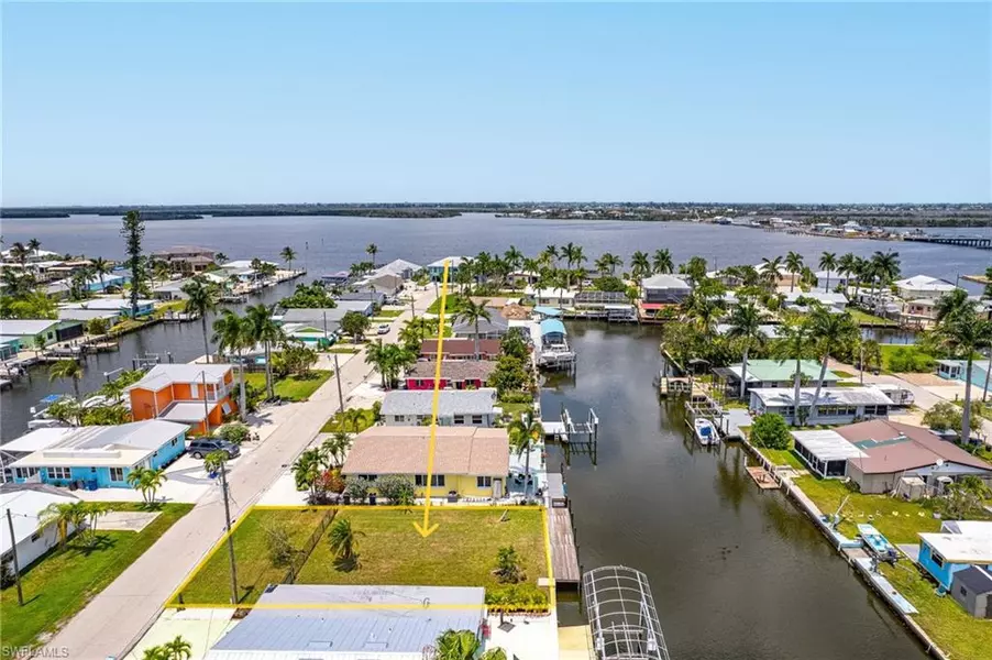 2609 Bayshore DR, Matlacha, FL 33993