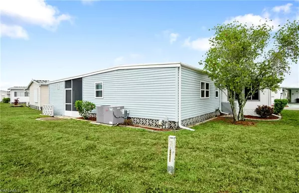 North Fort Myers, FL 33903,564 Hogan DR