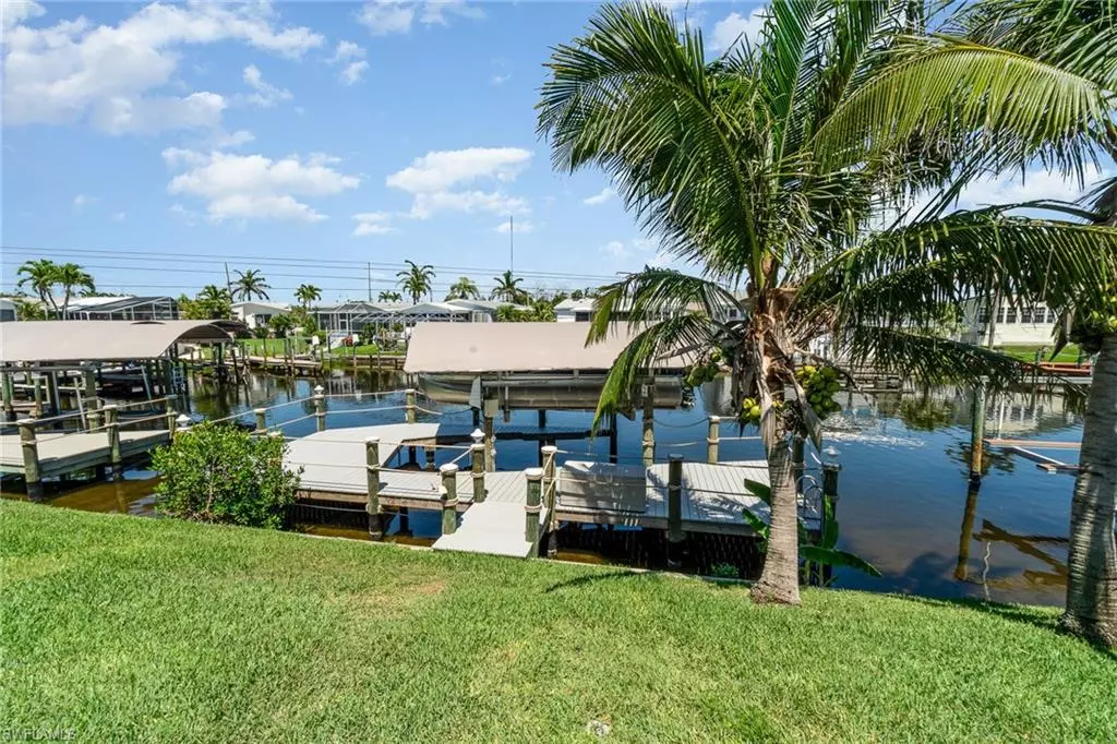 Fort Myers Beach, FL 33931,17521 Primrose CT