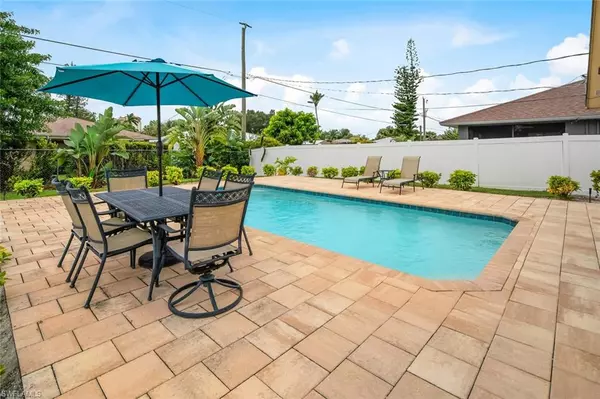 Naples, FL 34108,534 96th AVE N