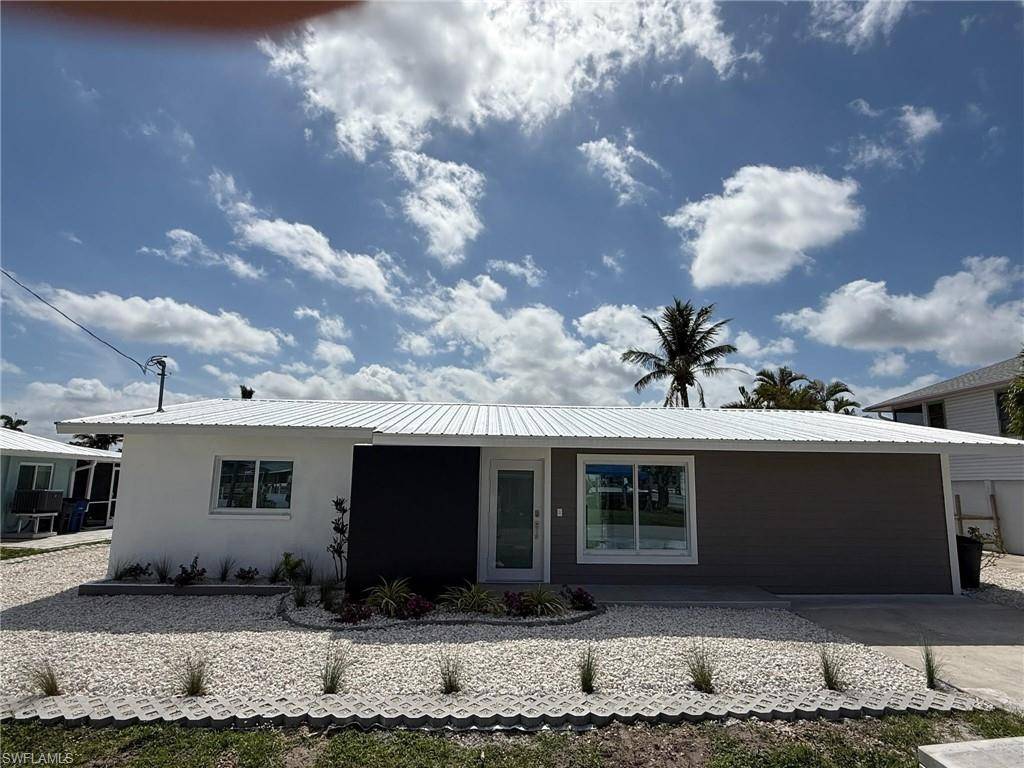 2823 Janet ST, Matlacha, FL 33993