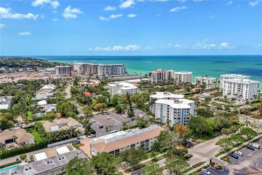 Naples, FL 34102,232 Banyan BLVD #232
