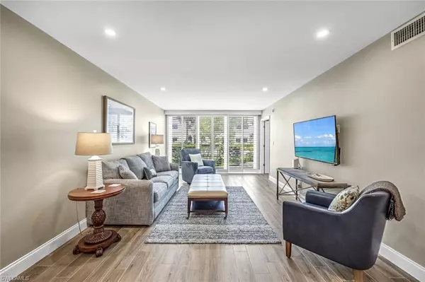 Naples, FL 34102,232 Banyan BLVD #232