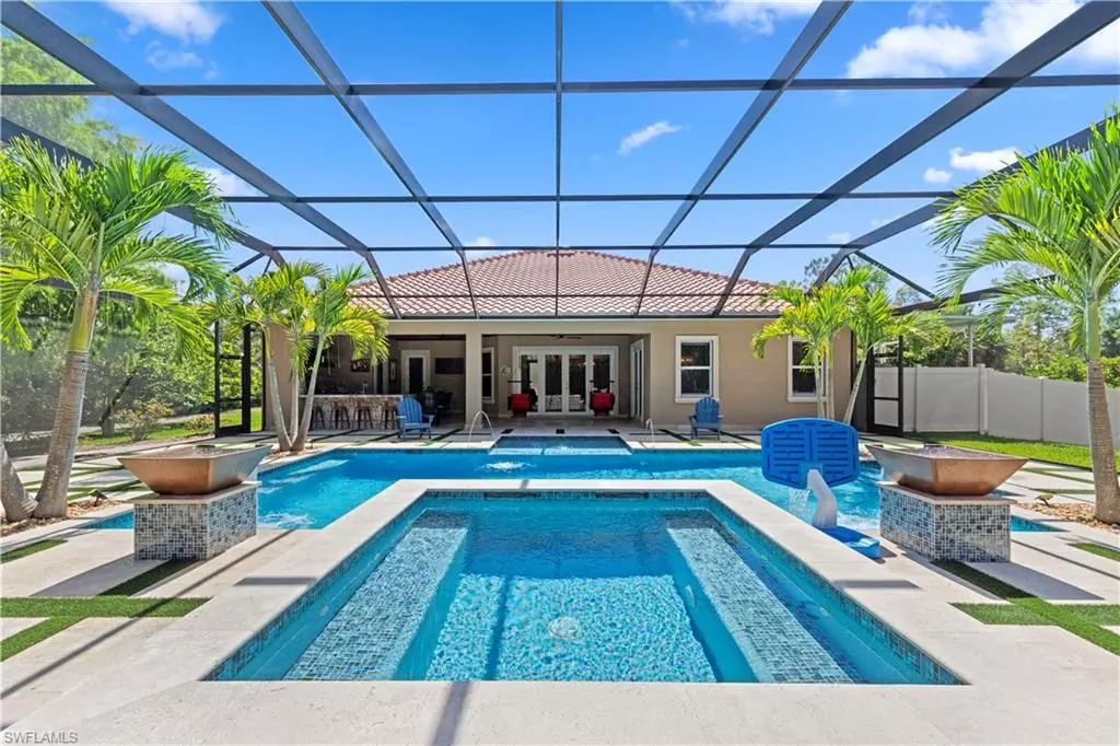 Naples, FL 34117,915 16th ST SE