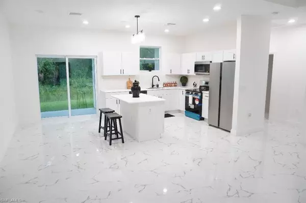Lehigh Acres, FL 33972,16 W 7th ST