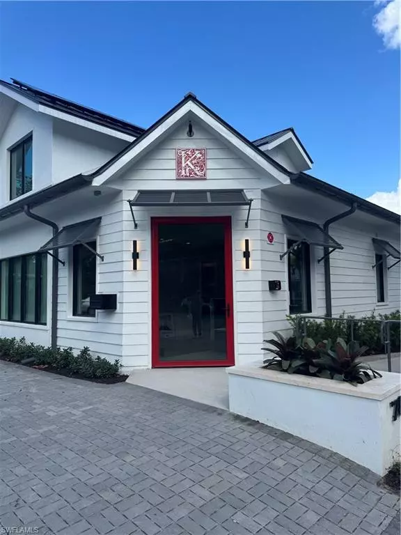 Naples, FL 34102,787 4th AVE S